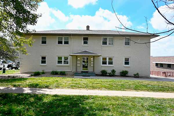 Square 131 - 4860 - 5 Plex property